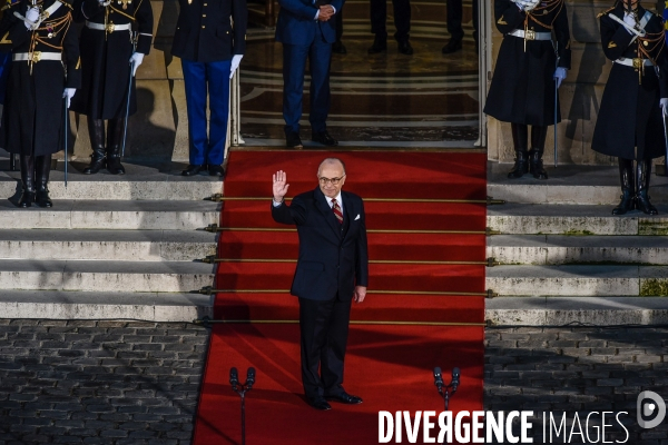 Bernard Cazeneuve et Manuel Valls. Passation de pouvoir à l Hôtel de Matignon