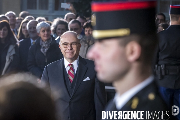 Passation de pouvoir entre Bernard Cazenauve et Manuel Valls à Matignon