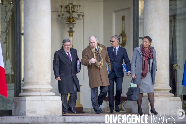 Premier conseil des ministres du gouvernement Cazeneuve