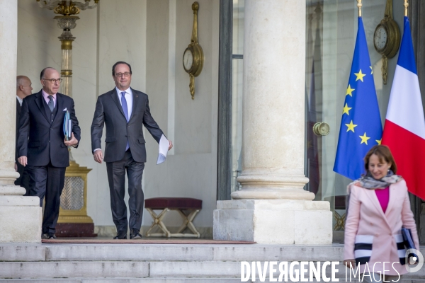 Premier conseil des ministres du gouvernement Cazeneuve