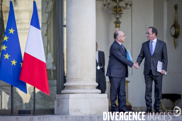 Premier conseil des ministres du gouvernement Cazeneuve