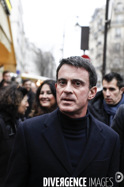 Manuel Valls en campagne pour les primaires du PS au Marché des Enfants Rouges