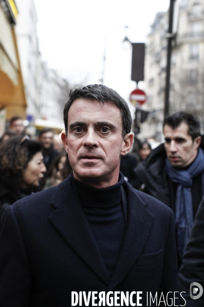 Manuel Valls en campagne pour les primaires du PS au Marché des Enfants Rouges