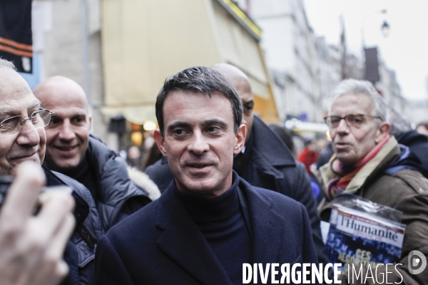 Manuel Valls en campagne pour les primaires du PS au Marché des Enfants Rouges