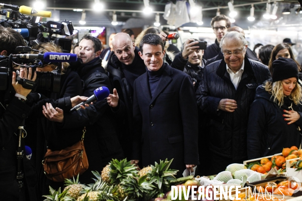 Manuel Valls en campagne pour les primaires du PS au Marché des Enfants Rouges