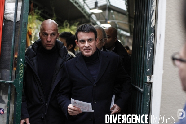 Manuel Valls en campagne pour les primaires du PS au Marché des Enfants Rouges