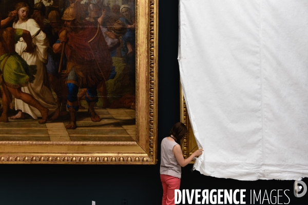 Le Louvre. Réaccrochage après travaux dans les salles des peintures françaises du XVIIème siècle.