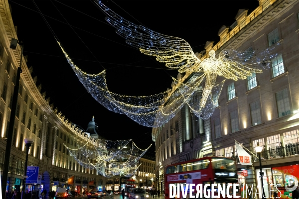 Londres. Des anges de lumiere, lLes illuminations des fetes de Noel et de fin d annee sur Regent street.