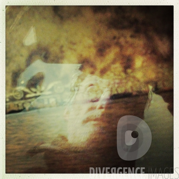Cartes postales pour une Fée : Reflet d autoportrait