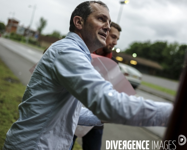 Campagne legislative de Jean-Luc Melenchon - collage d affiches