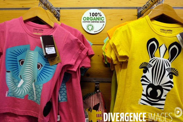 Illustration Decembre2016.Chez Altermundi,les tee shirts pour enfant sont 100 pour cent en coton biologique