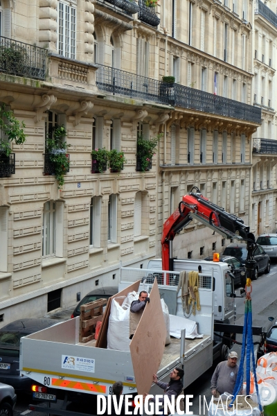 Illustration Decembre2016.Camion grue sur un chantier,chargant des big bags