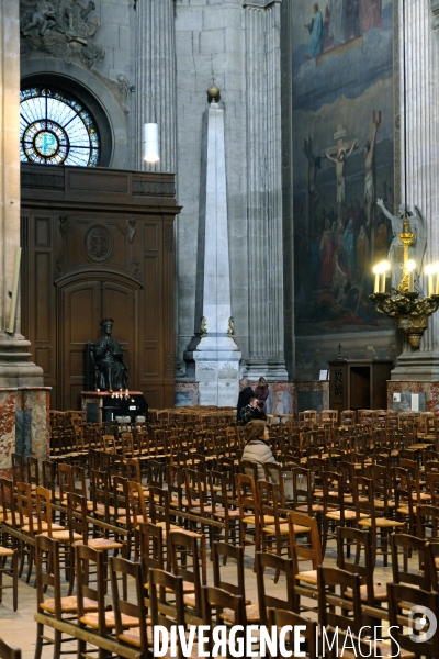 Illustration Decembre2016.Gnomon astronomique installe pour l etude de l equinoxe pascal en l eglise Saint Sulpice