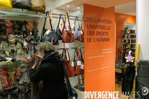 Illustration Decembre2016.Dans un magasin d Altermundi, la declaration universelle des droits de l homme