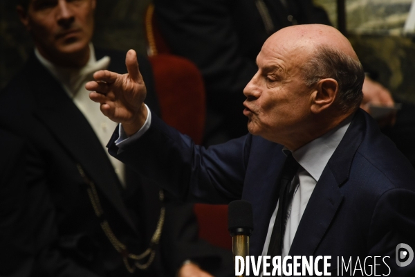 Bernard Cazeneuve à l Assemblée nationale. Questions d actualité