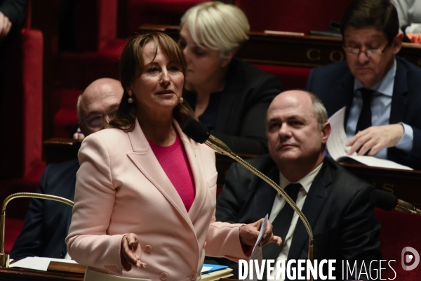 Bernard Cazeneuve à l Assemblée nationale. Questions d actualité