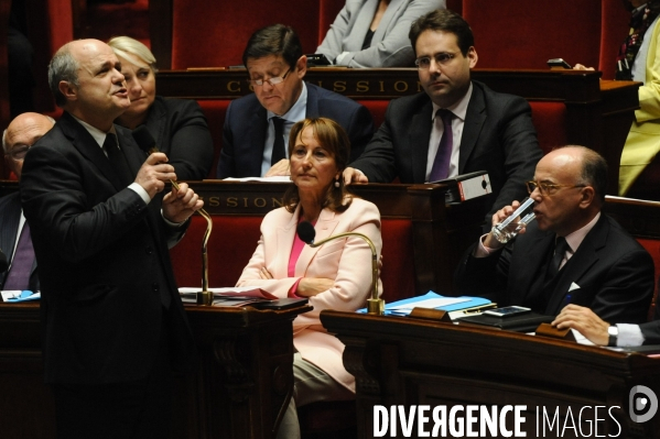 Bernard Cazeneuve à l Assemblée nationale. Questions d actualité