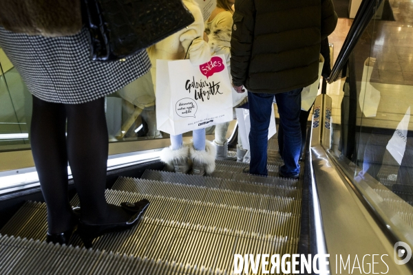 Ouverture des soldes d hiver sur les grands boulevards à Paris
