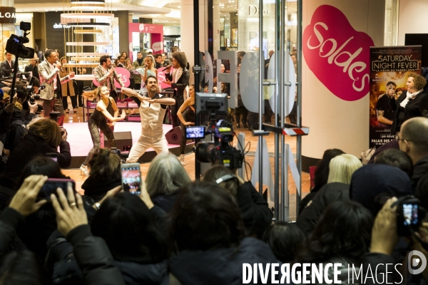 Ouverture des soldes d hiver sur les grands boulevards à Paris