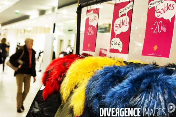 Ouverture des soldes d hiver sur les grands boulevards à Paris