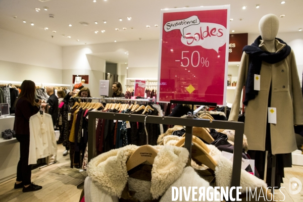 Ouverture des soldes d hiver sur les grands boulevards à Paris