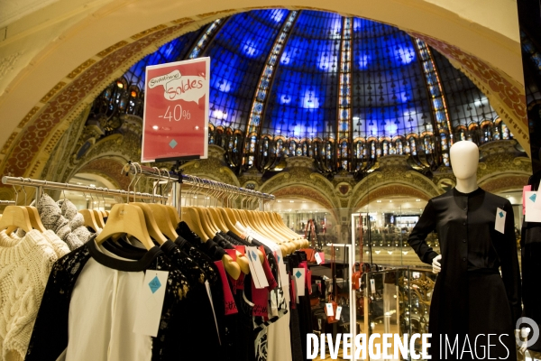 Ouverture des soldes d hiver sur les grands boulevards à Paris