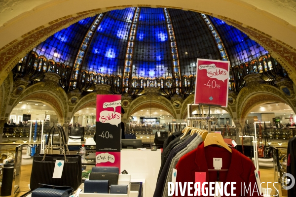 Ouverture des soldes d hiver sur les grands boulevards à Paris