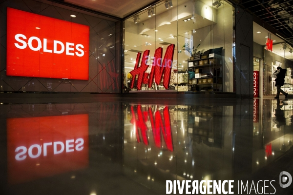 Ouverture des soldes d hiver sur les grands boulevards à Paris