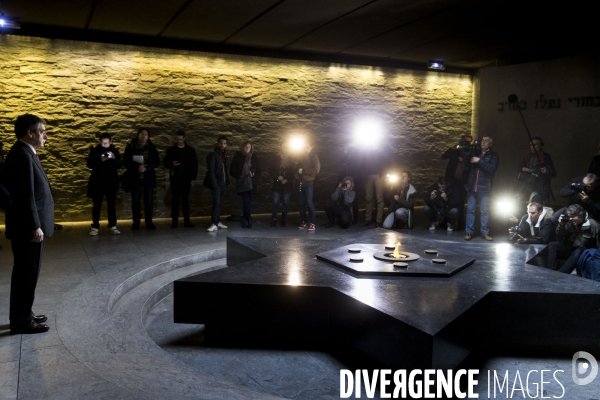 François FILLON visite le Mémorial de la Shoah à Paris