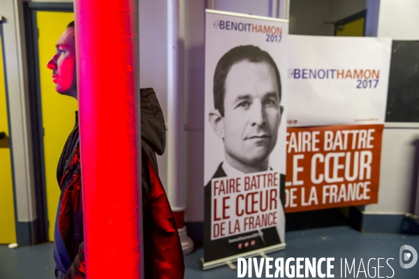 Benoit Hamon en meeting au gymnase Japy à Paris