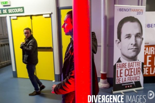 Benoit Hamon en meeting au gymnase Japy à Paris