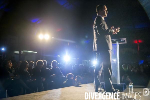 Benoit Hamon en meeting au gymnase Japy à Paris