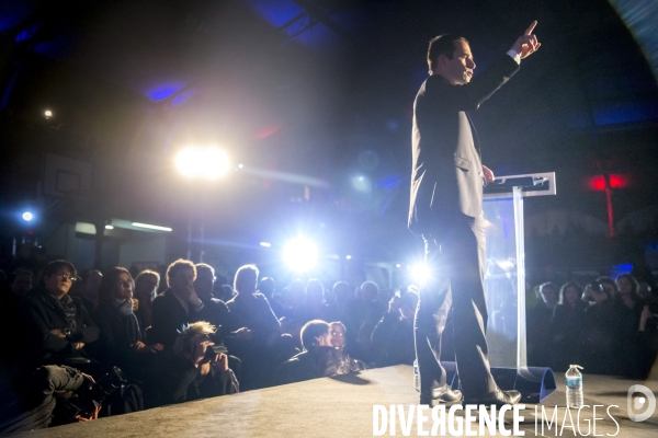 Benoit Hamon en meeting au gymnase Japy à Paris