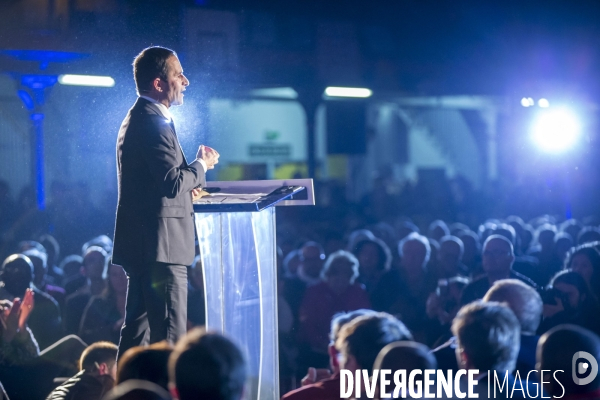 Benoit Hamon en meeting au gymnase Japy à Paris