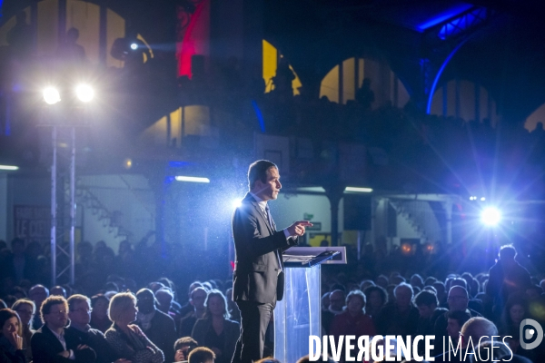 Benoit Hamon en meeting au gymnase Japy à Paris