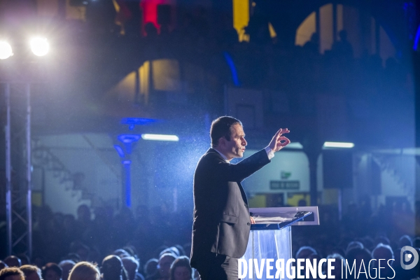 Benoit Hamon en meeting au gymnase Japy à Paris