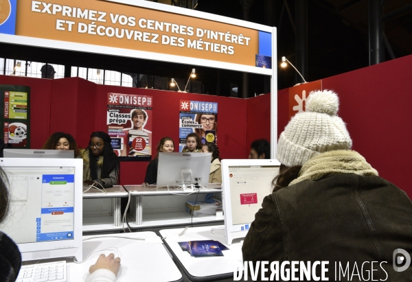 Jeunes lycéens et orientation Post-Bac APB. Young high school students and post-bac orientation.
