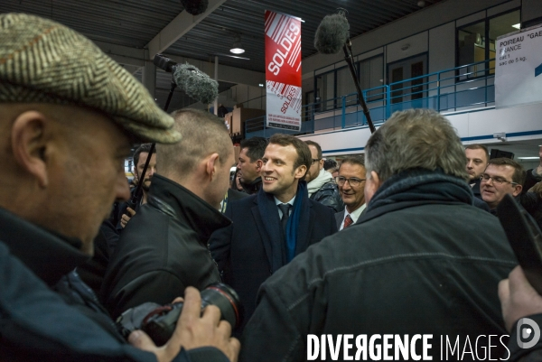 Emmanuel MACRON dans le METRO