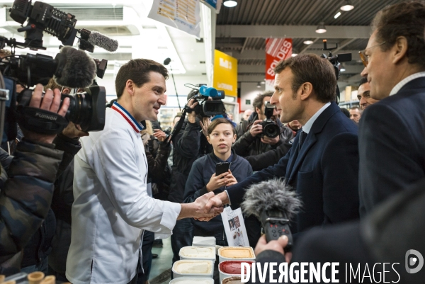 Emmanuel MACRON dans le METRO