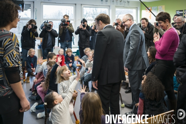 Emmanuel MACRON à l école maternelle