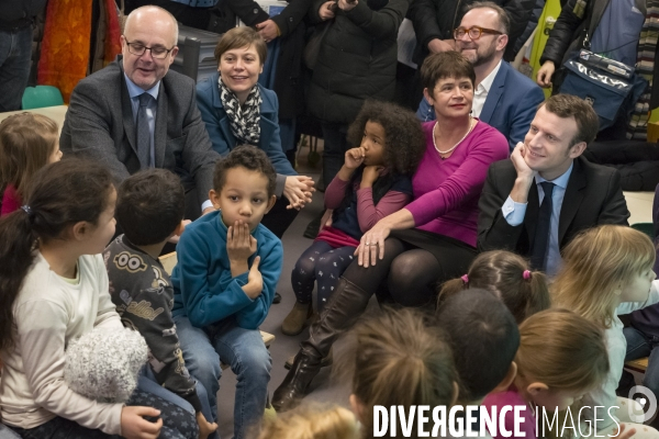 Emmanuel MACRON à l école maternelle