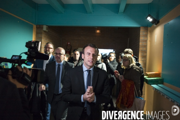 Emmanuel MACRON à l école maternelle