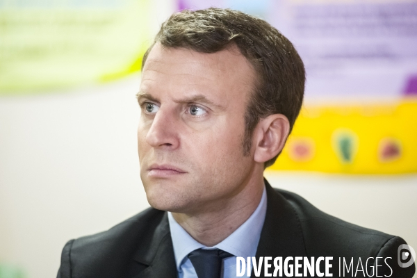 Emmanuel MACRON à l école maternelle