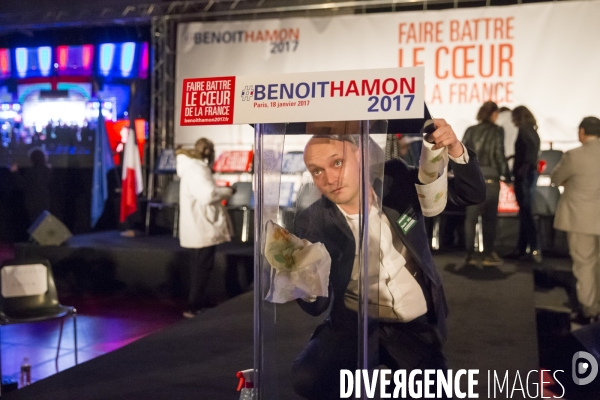 Benoît Hamon en meeting à Paris