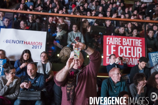 Benoît Hamon en meeting à Paris
