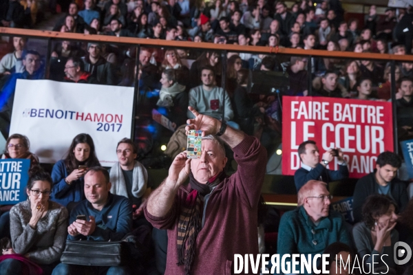 Benoît Hamon en meeting à Paris