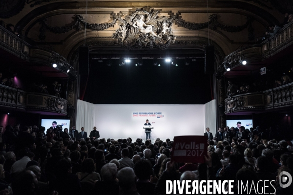 Meeting de M. Valls au Trianon.