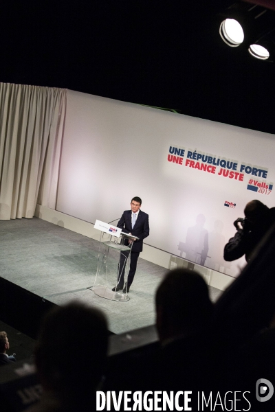 Meeting de M. Valls au Trianon.