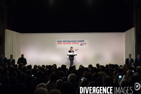 Meeting de M. Valls au Trianon.