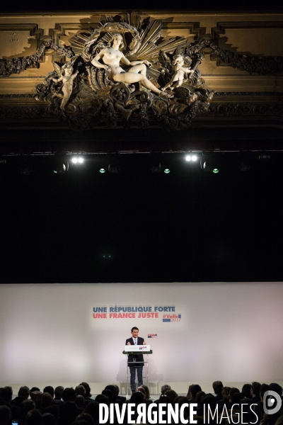 Meeting de M. Valls au Trianon.